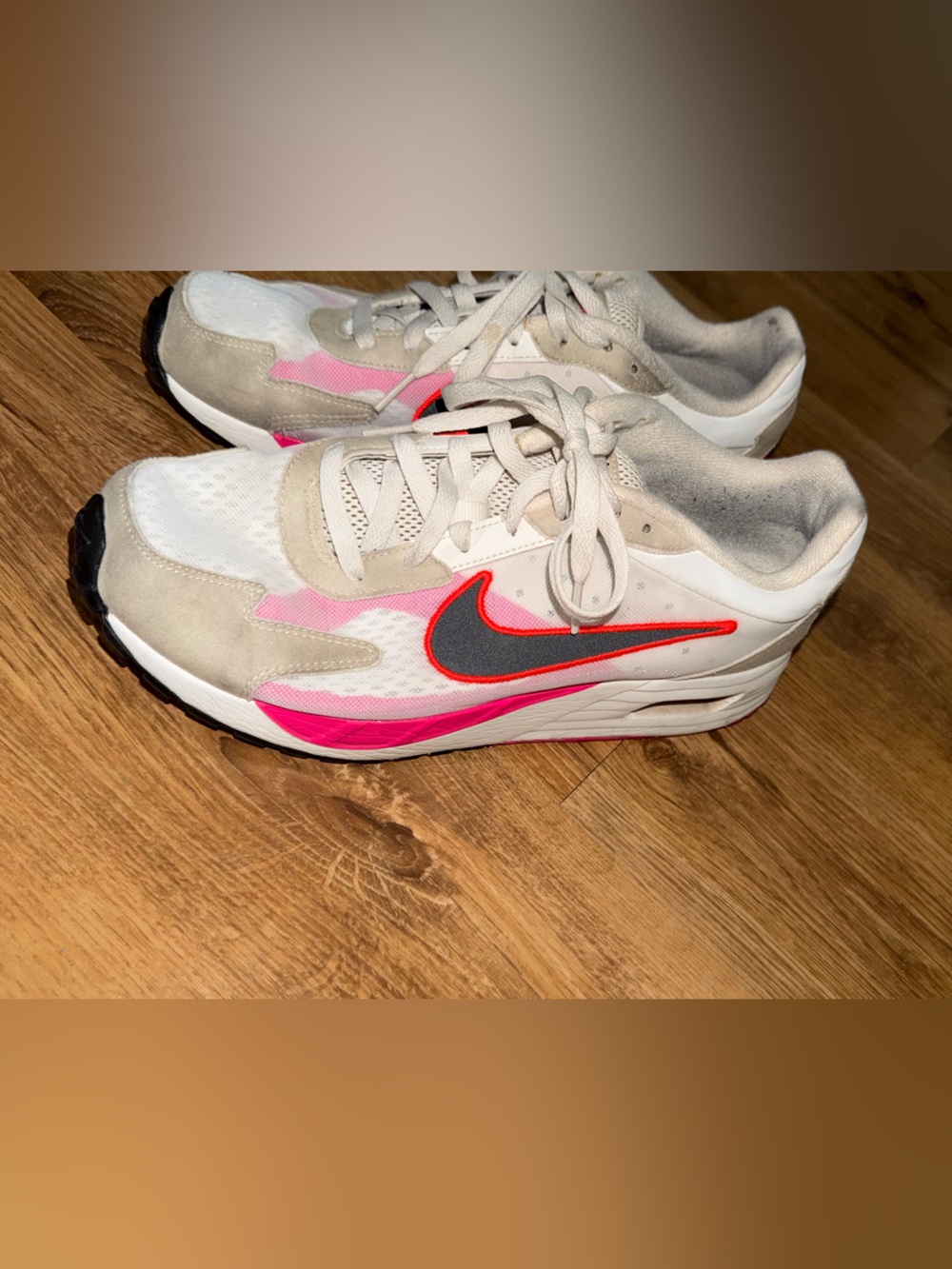 Nike Air Max Women’s White & Pink Sneakers - Picture 4 of 9